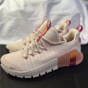 Nike Free Metcon 6 SE women’s Work Out Shoes W/Size 11.5 Color:Pearl